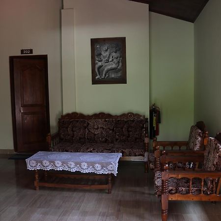 Sanasuma Rest Hotel Anuradhapura Buitenkant foto