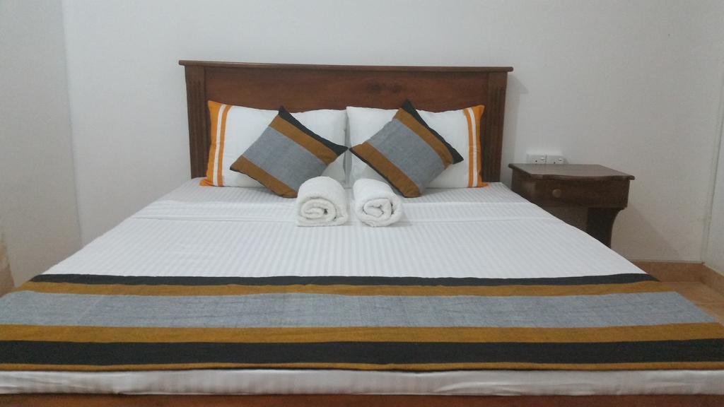 Sanasuma Rest Hotel Anuradhapura Buitenkant foto