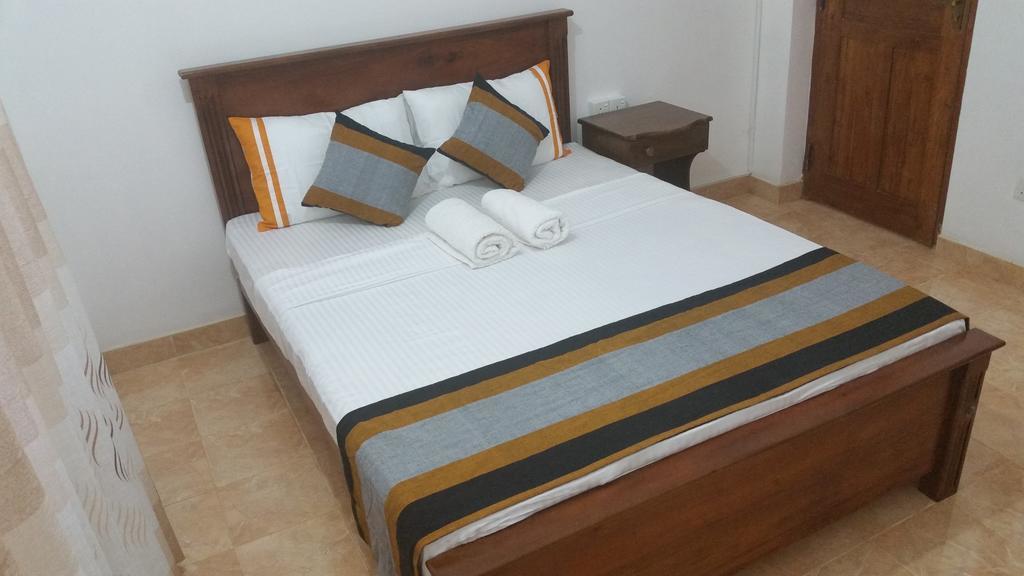 Sanasuma Rest Hotel Anuradhapura Buitenkant foto