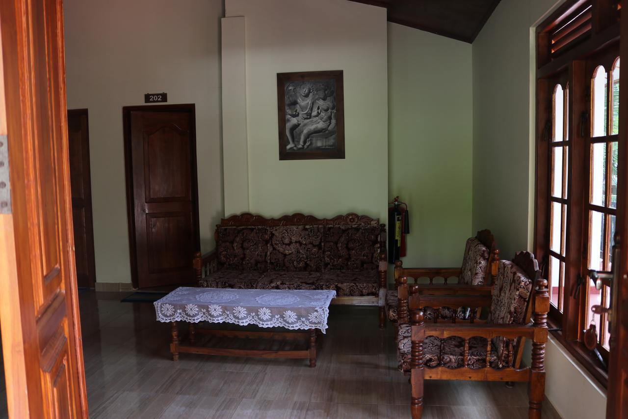 Sanasuma Rest Hotel Anuradhapura Buitenkant foto