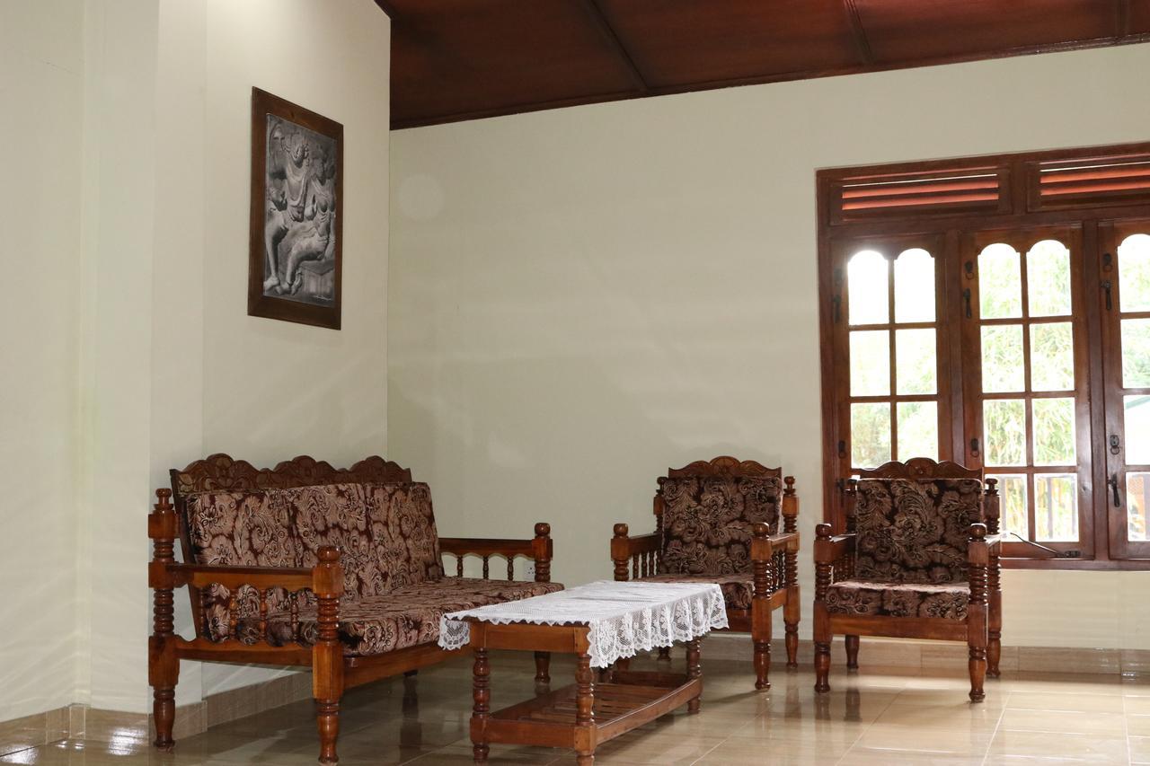 Sanasuma Rest Hotel Anuradhapura Buitenkant foto