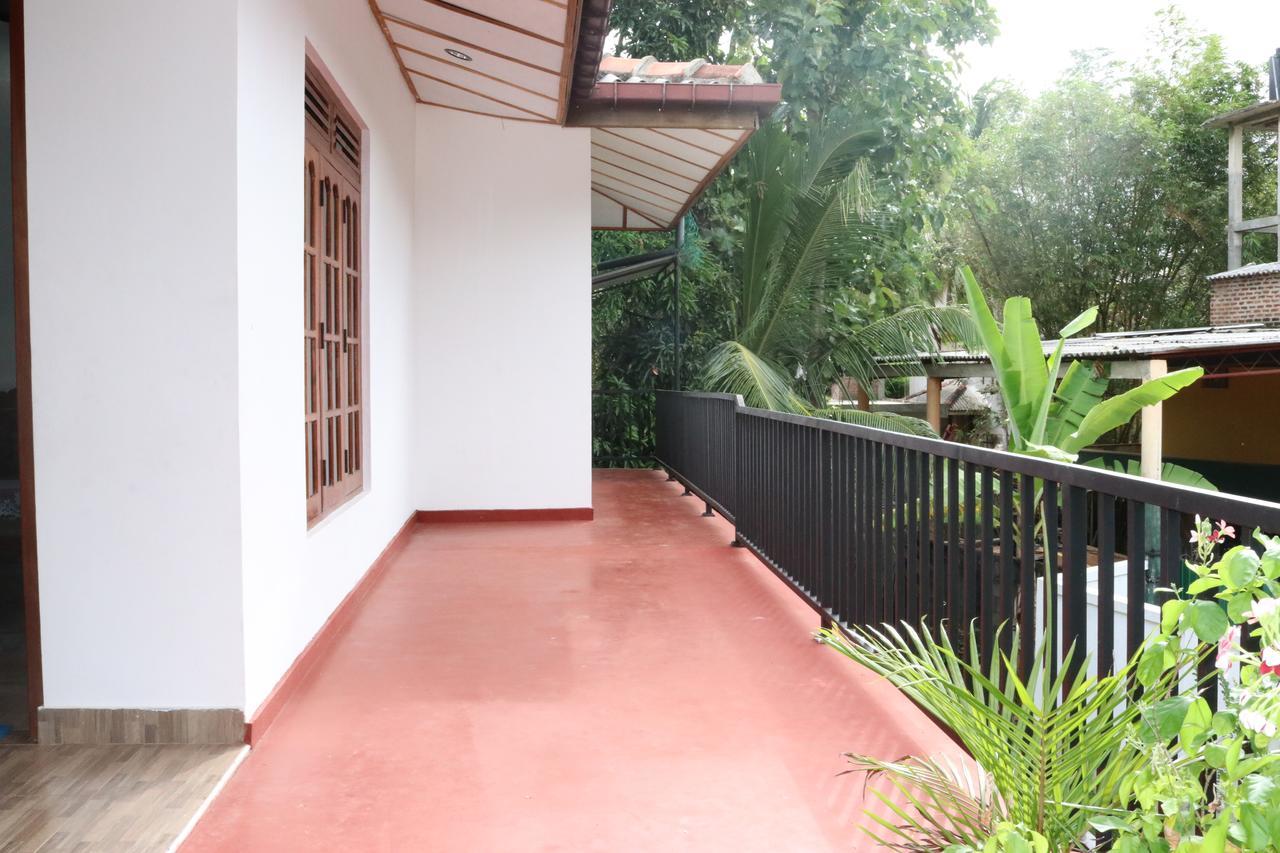 Sanasuma Rest Hotel Anuradhapura Buitenkant foto